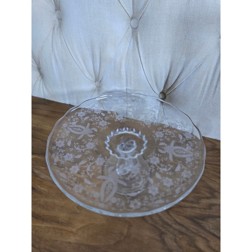 Elegant etched glass pedestal cake stand floral pattern - Picture 5 of 5